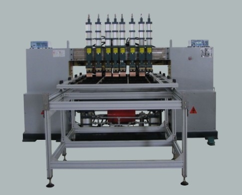 Automatische Maschine zum Schweißen von Seilmaschen mit mehreren Köpfen für das manuelle Laden und Entladen