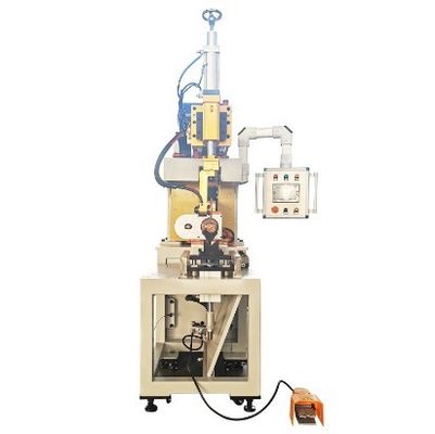 Die Schweißmaschine mit einem Größenbereich von 300-900 Millimetern und einer Nennleistung von 50 KVA wird durch eine SPS gesteuert.